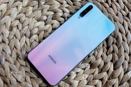 华为荣耀20青春版(华为荣耀20青春版换屏幕多少钱)