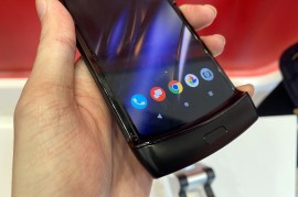 摩托罗拉razr折叠手机(摩托罗拉razr折叠手机呼叫转移怎么设置)