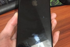 iphone7亮黑(iphone7亮黑 手感)
