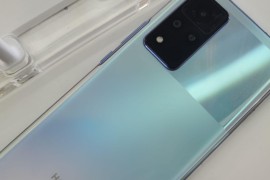 荣耀v40(荣耀v40轻奢版耳机孔在哪)