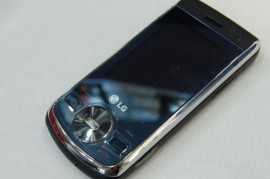 lg滑盖手机(lg滑盖手机中间按键能滑动)