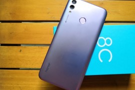 荣耀8c(荣耀8c换电池视频教程)