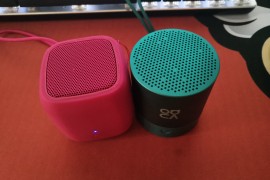 荣耀魔方蓝牙音箱(荣耀魔方蓝牙音箱充满电要几小时)